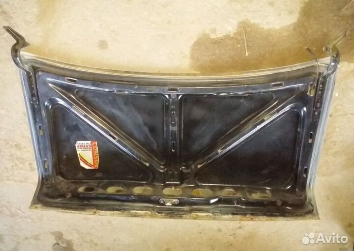 Крышка багажника мерседес E 123
