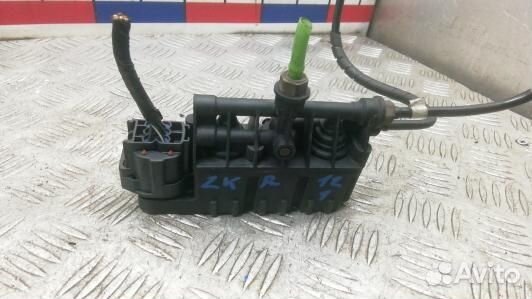 Клапан пневмоподвески land rover discovery 3 (ZKR1