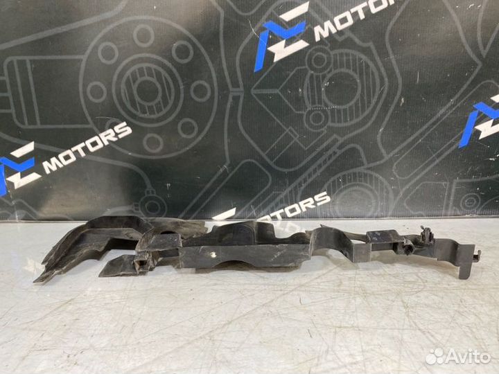 Воздуховод радиатора левый Audi A6 C6 caja 2011