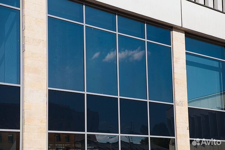 Безрамное остекление крупных объектов
