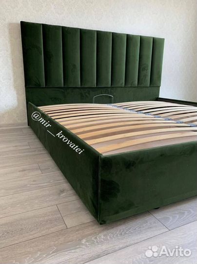 Кровать двуспальная со спинкой