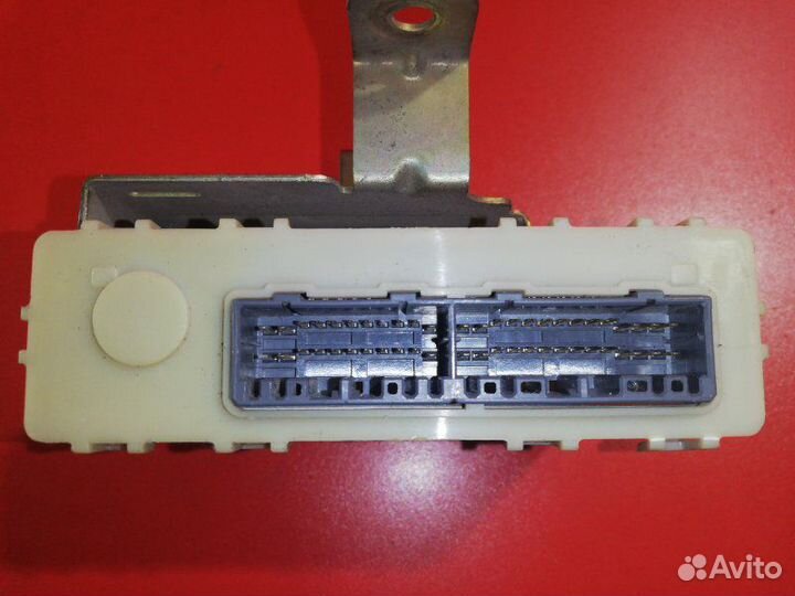 Блок управления центральным замком Ford Escape