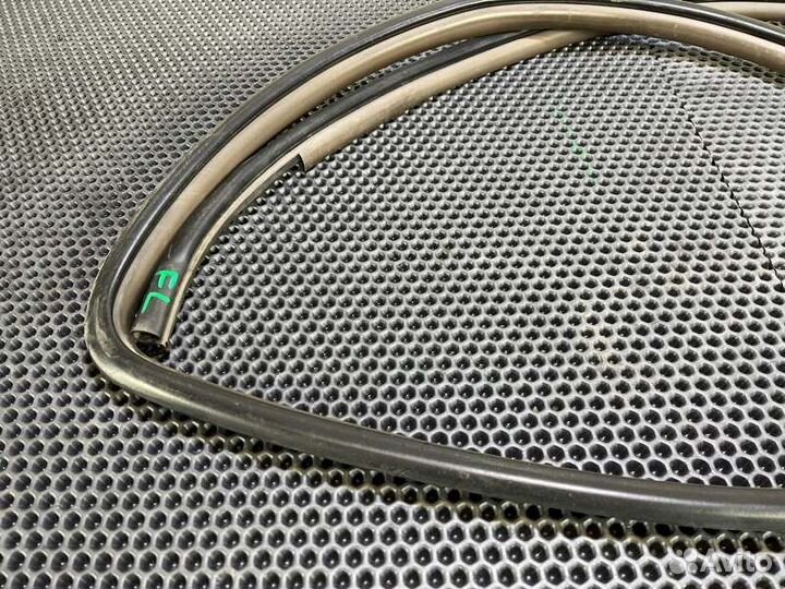 Уплотнитель дверного проема лев. перед. Lexus GX46