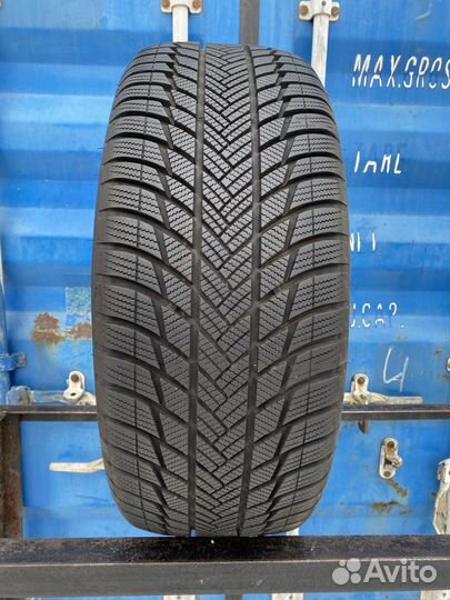 Bridgestone Blizzak LM-001 235/50 R19