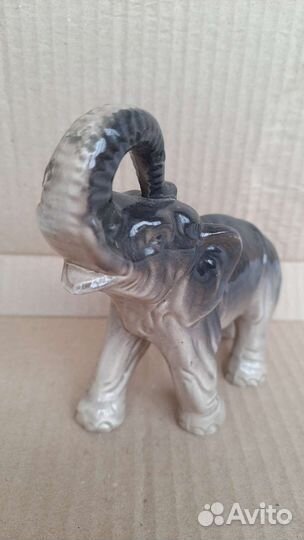 Слон фарфоровый