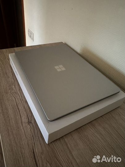 Microsoft surface laptop 4