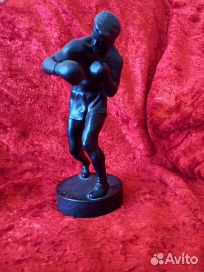 Статуэтка боксер
