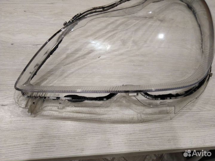Стекло передней левой фары Мерседес CLS w219