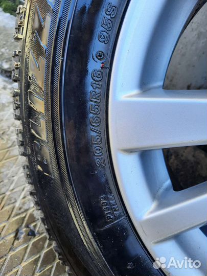Toyota camry 205 65 16 комплек зимних колёс
