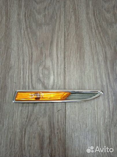 Повторитель поворота передний правый Ford Mondeo