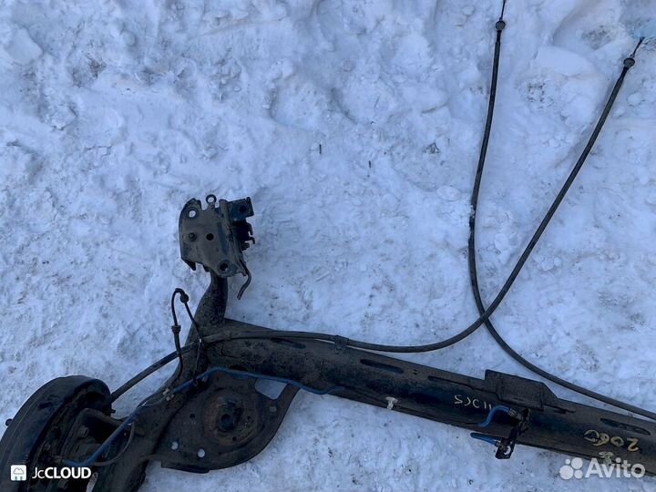 Тросик ручника на nissan tiida latio SJC11 MR18DE