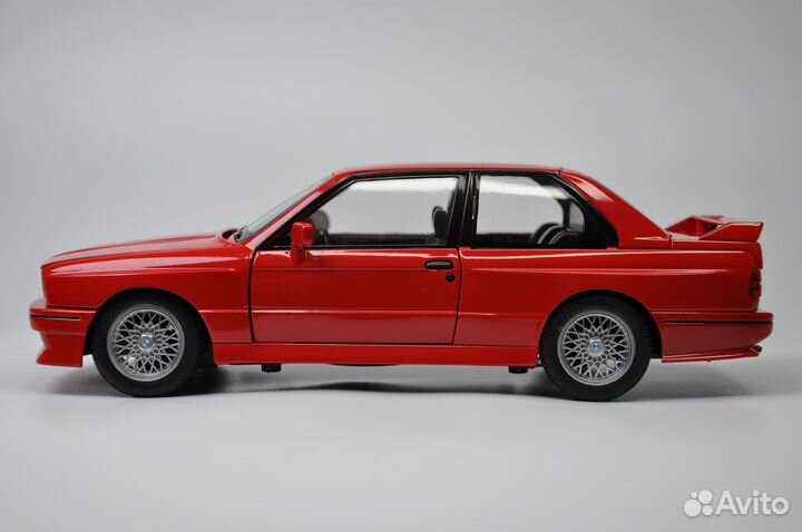 Модель авто BMW M3 (E30) 1986-1991 1:24 металл