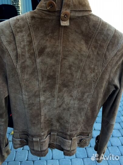 Замшевая короткая куртка