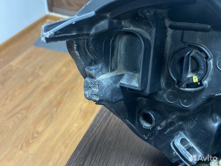 Левая фара Volvo xc 60