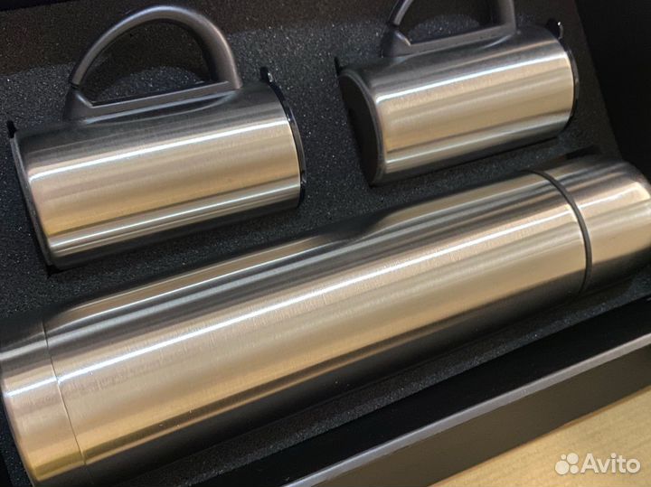 Термос с термокружками