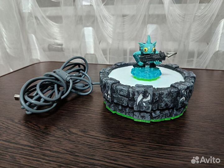 Игровой портал и фигурки Skylanders для XBox 360