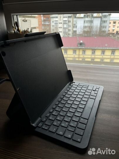 Чехол с клавиатурой для iPad Logitech slim folio