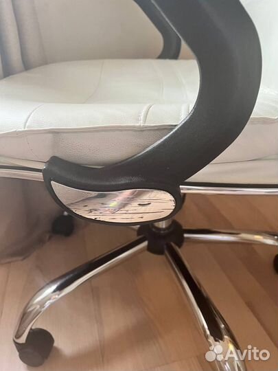 Офисное кресло