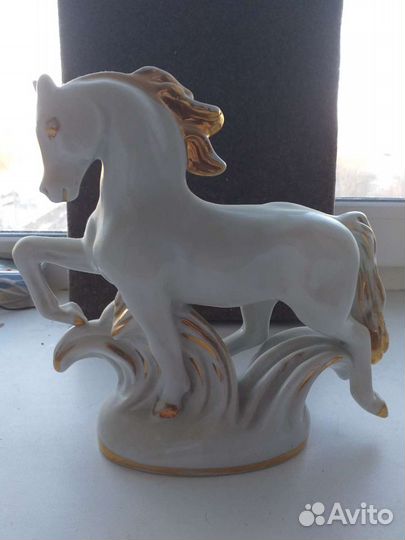 Фарфоровая статуэтка 