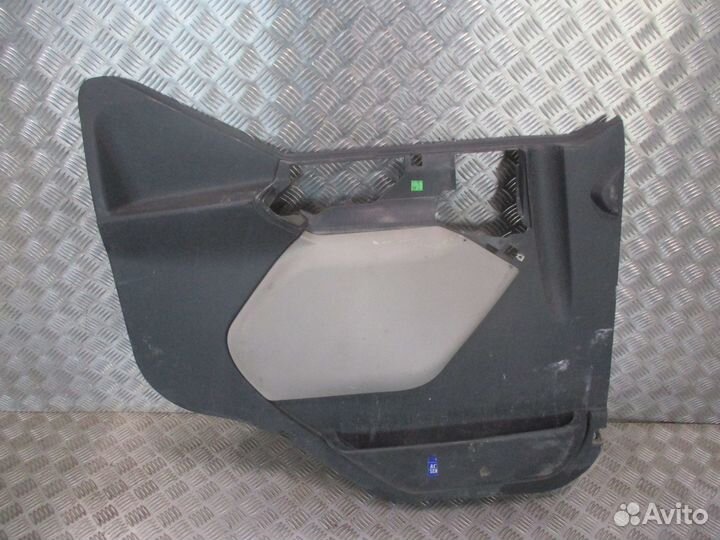 Обшивка двери левая renault 5010609303
