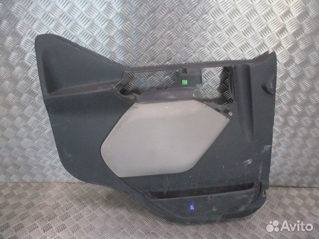 Обшивка двери левая renault 5010609303