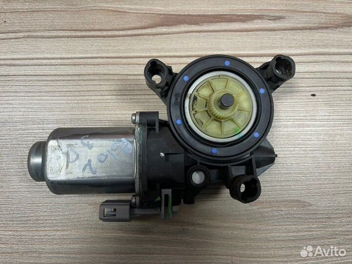 Мотор стеклоподъемника задний правый Volkswagen