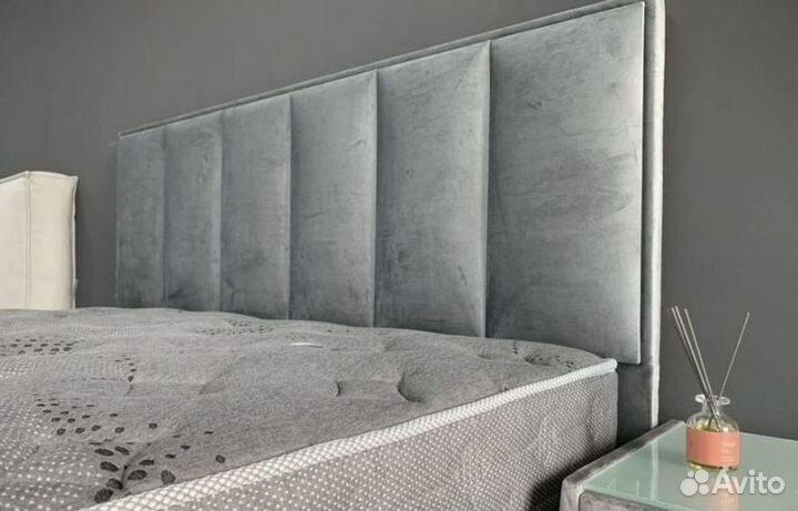 Кровать с молдингом