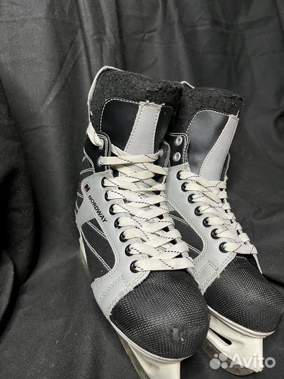 Коньки хоккейные