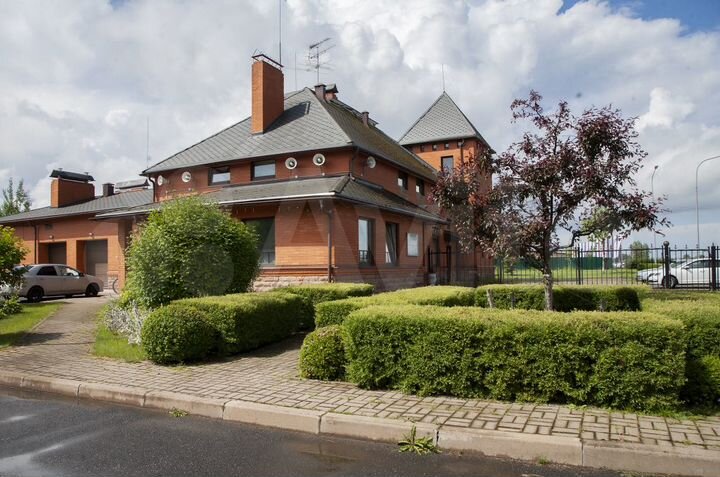 Здание в Петергофе