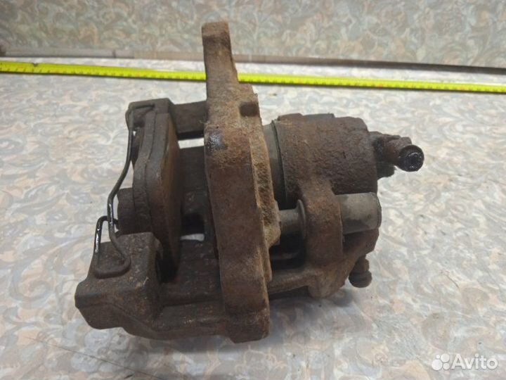 Суппорт передний правый Volkswagen Tiguan 5N1 2.0