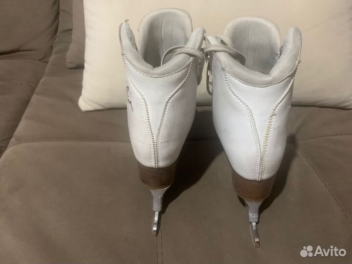 Фигурные коньки risport