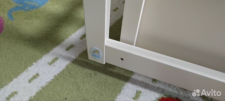 Детская кроватка с маятником и ящиком