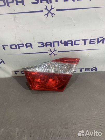 Фонарь задний внутренний правый Toyota Camry V50