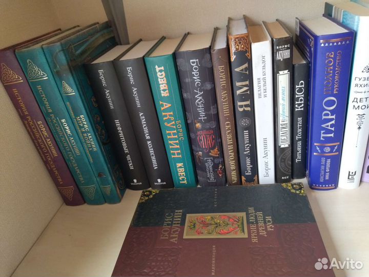 Самые популярные авторы и их книги