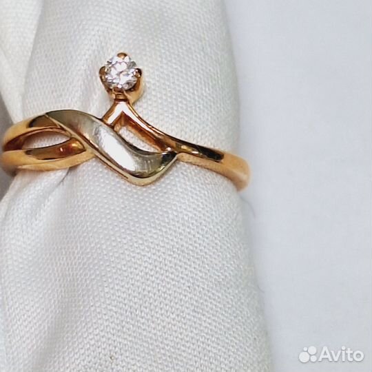 Золотое кольцо с Брилииантом 16,5 р (35060)