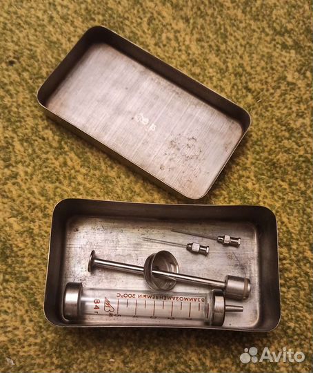 Стерилизатор со шприцом СССР