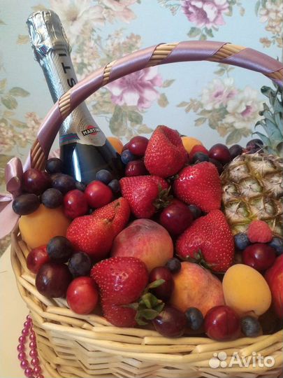 Супер корзина с фруктами и шампанским