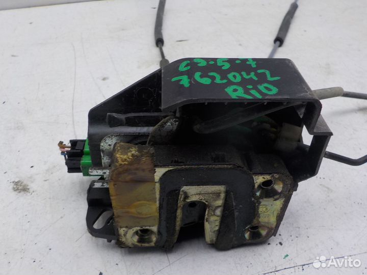 Замок двери на Kia Rio 813104Y010