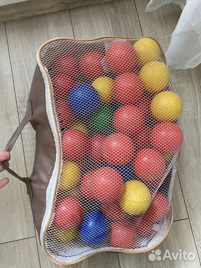 Много детских вещей пакетами