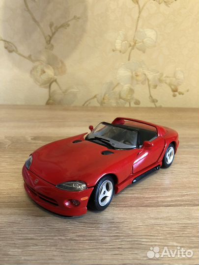 Коллеционная модель авто dodge viper RT/10 Bburago