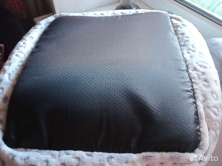 Лежанка, с матрасиком, кормушки