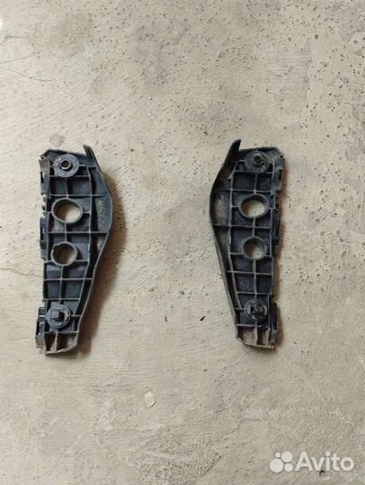 Бампер замок toyota corolla