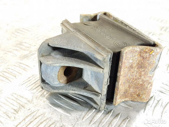 Опора двигателя правая Spritner 1995 2006