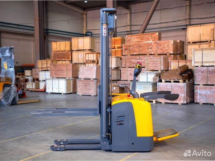 Штабелёр электрический самоходный с площадкой