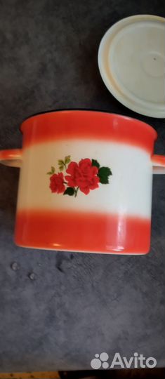 Кастрюля эмалированная большая