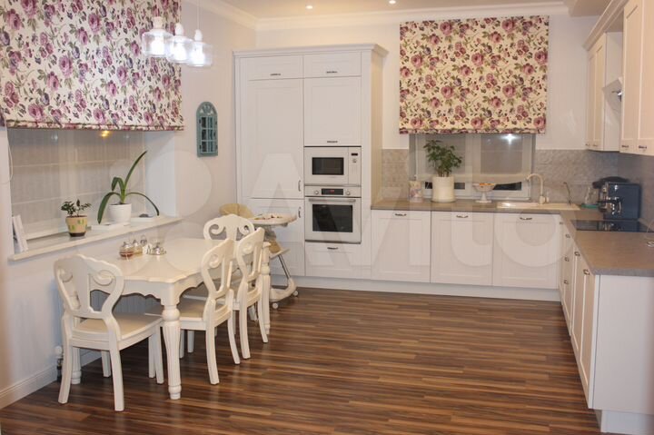 4-к. квартира, 93 м², 3/5 эт.