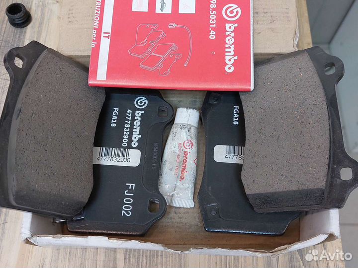 Задние тормозные колодки Jeep Dodge SRT-8