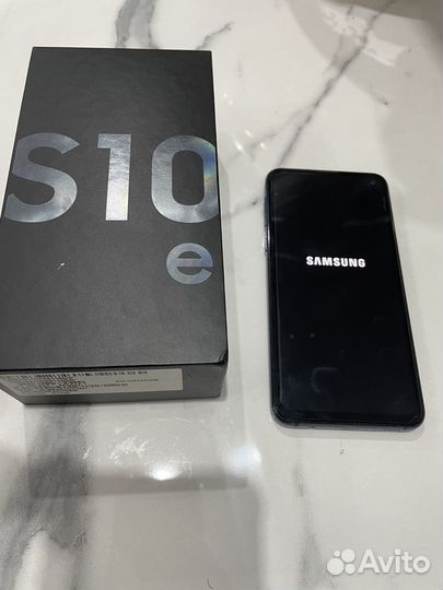 Samsung Galaxy S10e, 6/128 ГБ