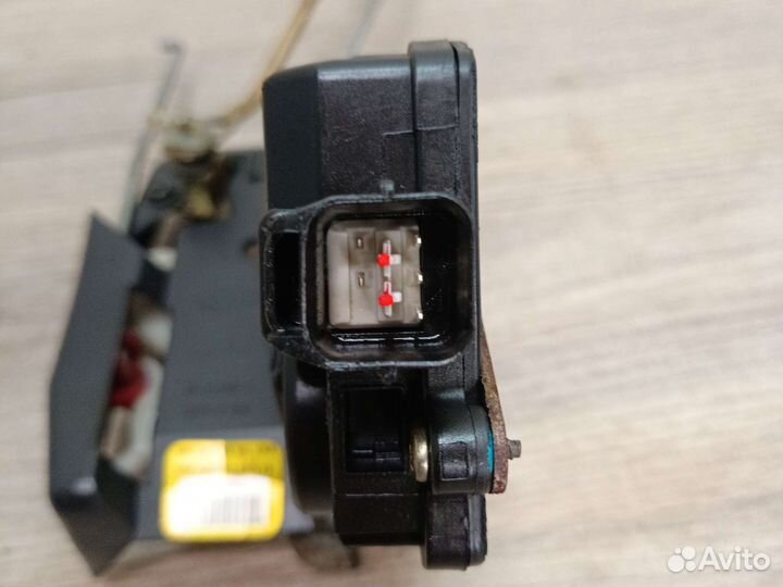 Замок передней правой двери kia Rio 1