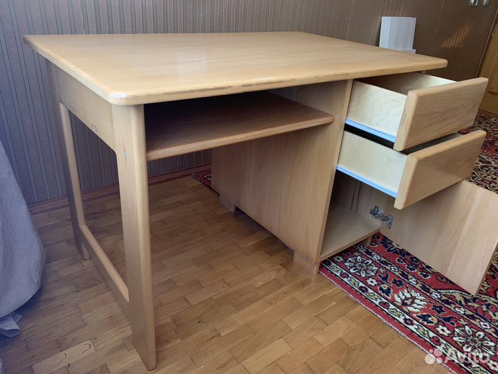 Письменный стол из массива